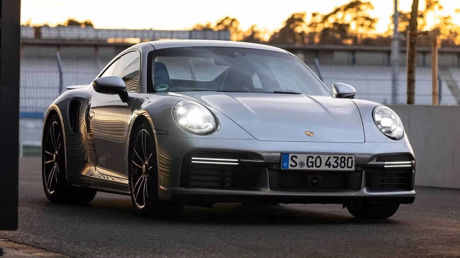 a-symphony-of-asphalt-and-air-my-journey-with-the-porsche-911-turbo-image-0