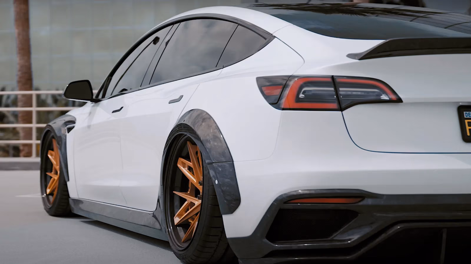 my-dive-into-the-forged-carbon-widebody-tesla-model-3-image-0