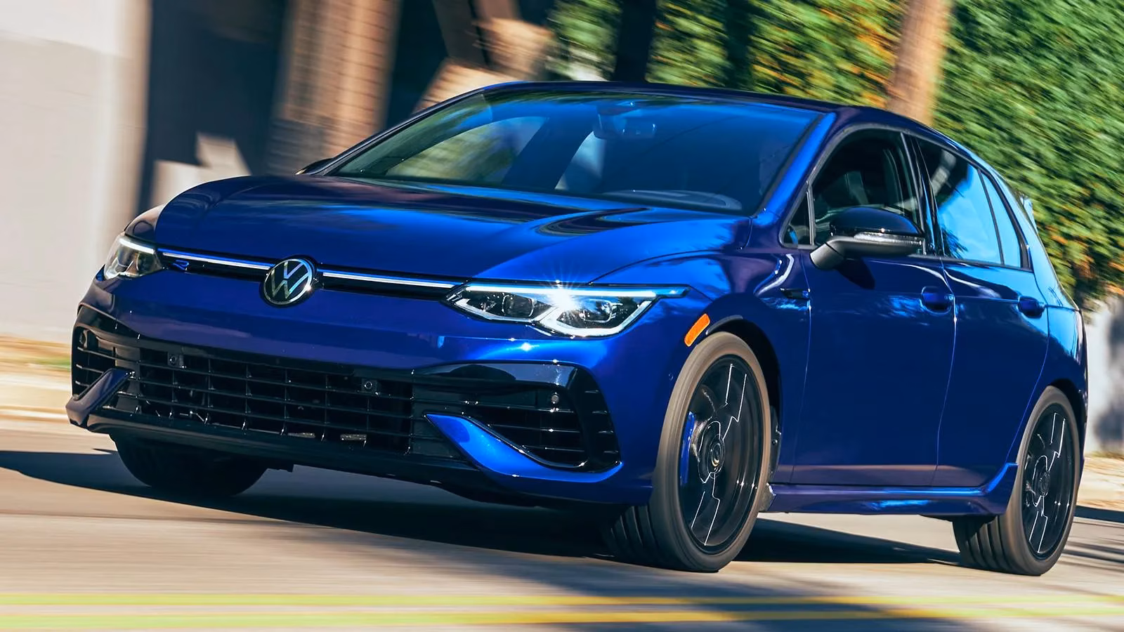 the-volkswagen-golf-r-the-ultimate-wolf-in-sheep-s-clothing-image-0